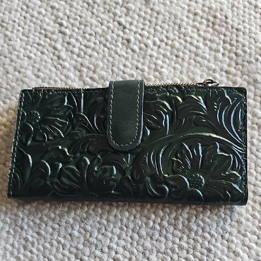 Elegant Green Embossed Leather Wallet